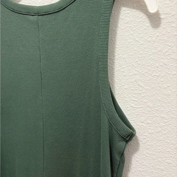 Sleeveless Green Ribbed Dress - Picture 6 of 6